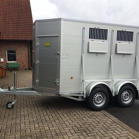 Aufnahme eines Pferdeanhängers