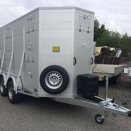 Aufnahme eines Pferdeanhängers