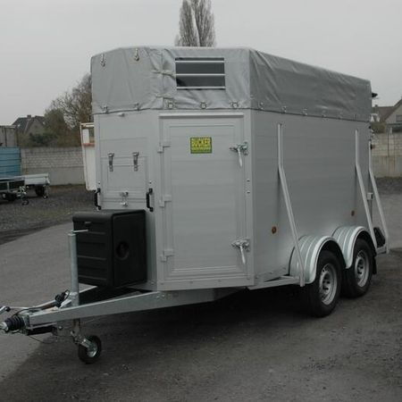 Aufnahme eines Pferdeanhängers