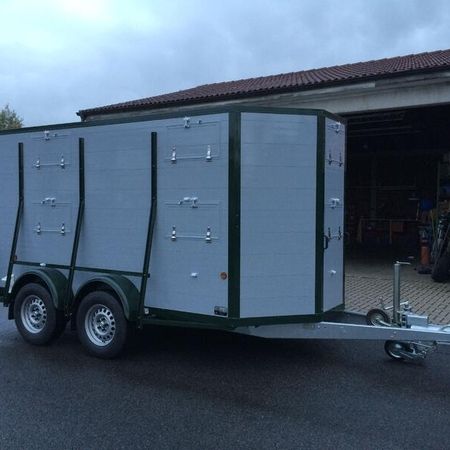 Aufnahme eines Pferdeanhängers