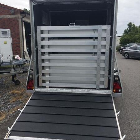 Aufnahme eines Pferdeanhängers