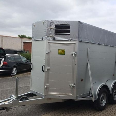 Aufnahme eines Pferdeanhängers