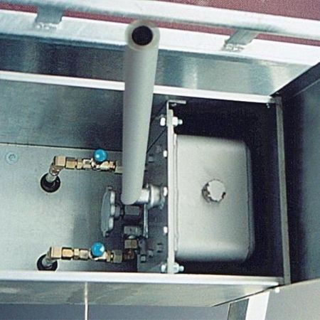 Draufsicht auf eine metallische Apparatur bei einem Spezial-Pkw-Anhänger