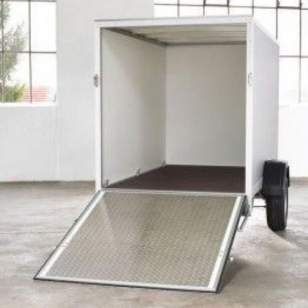Aufnahme eines Plywood Kofferanhängers von außen
