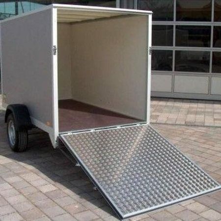 Aufnahme eines Plywood Kofferanhängers von außen