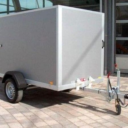 Aufnahme eines Plywood Kofferanhängers von außen